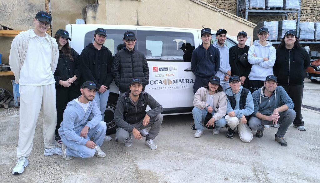 Cette photo TaleLOG-départCorse.jpg, a été réduite de 85.71 % le Samedi 01 Novembre 2025 à 18:11 par Emjysoft Photo Réducteur v6.0 à télécharger sur https://www.emjysoft.com/